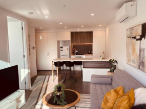Cozy Retreat Central Box Hill the Place to Stay